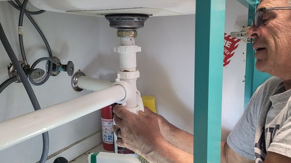 N'attendez plus pour réparer votre fuite d'eau et faites appel à un artisan qualifié sur lapetitesouris.com